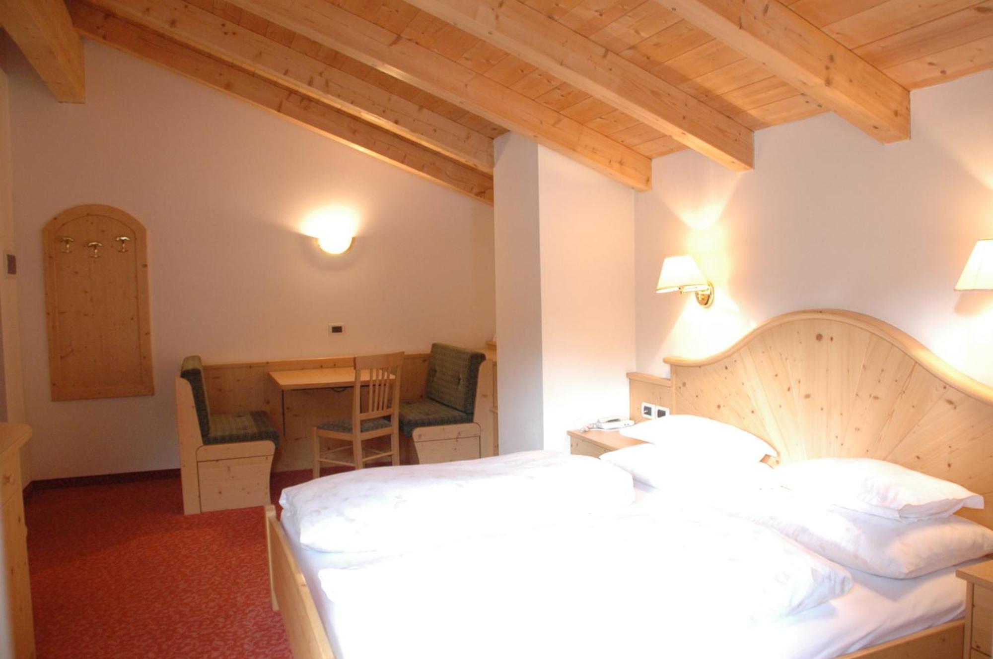 Hotel Falzares San Cassiano  Bagian luar foto