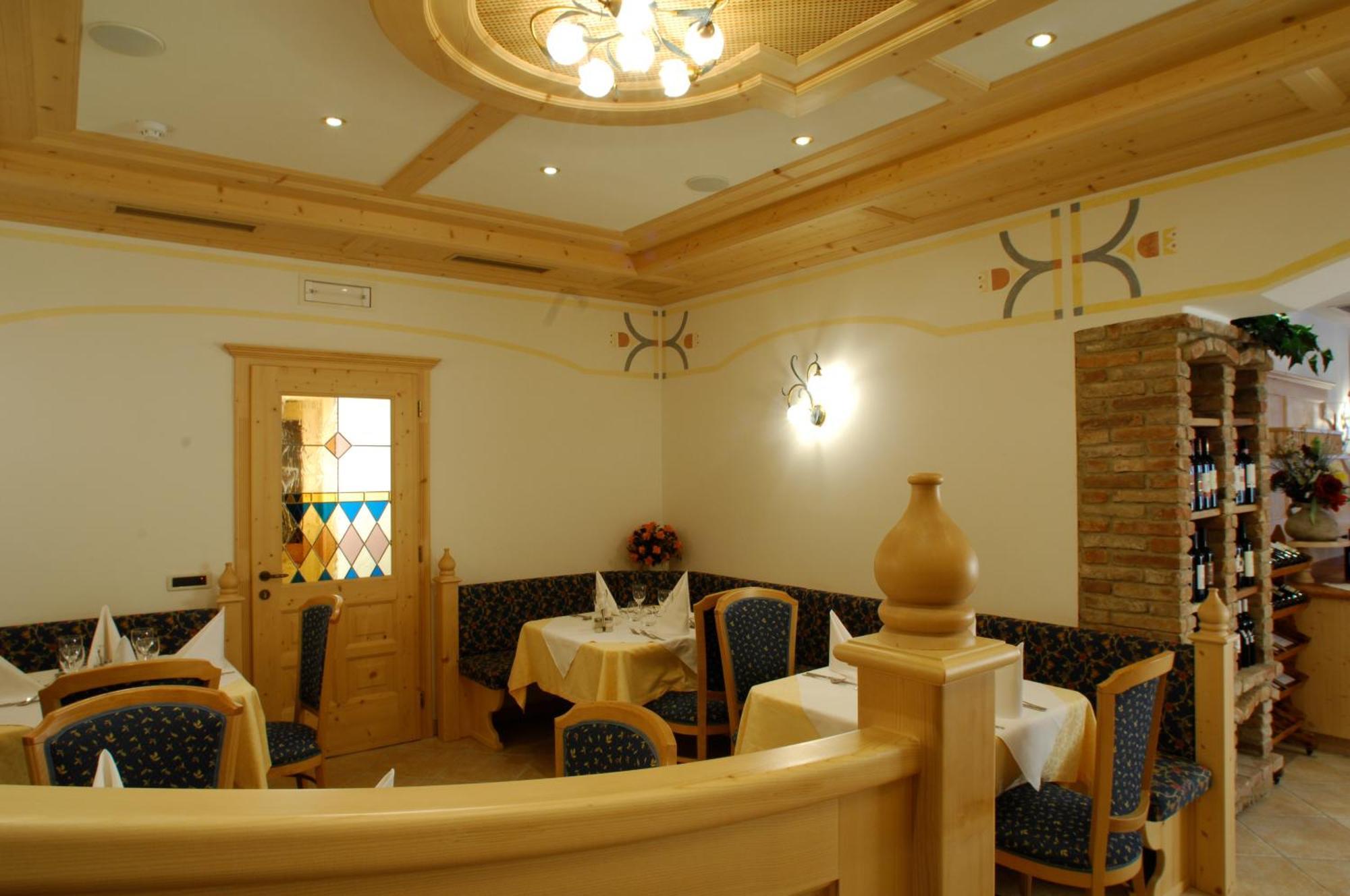 Hotel Falzares San Cassiano  Bagian luar foto