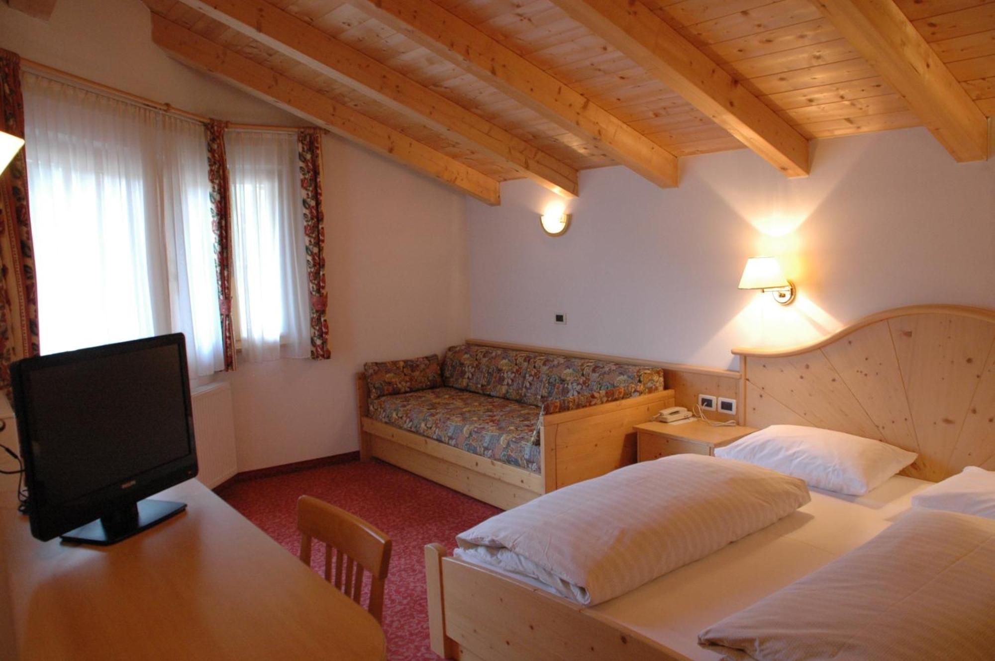 Hotel Falzares San Cassiano  Bagian luar foto