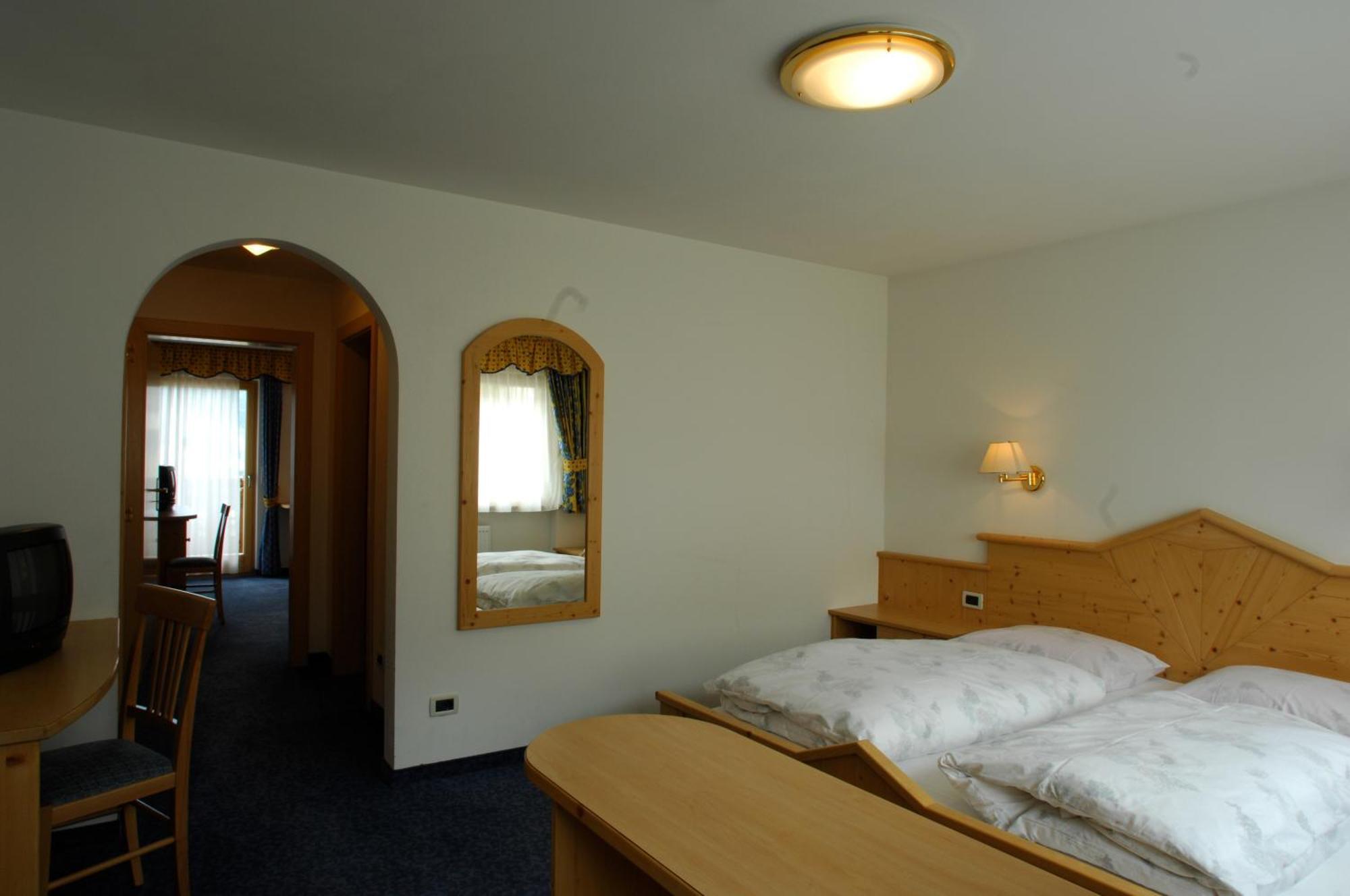 Hotel Falzares San Cassiano  Bagian luar foto