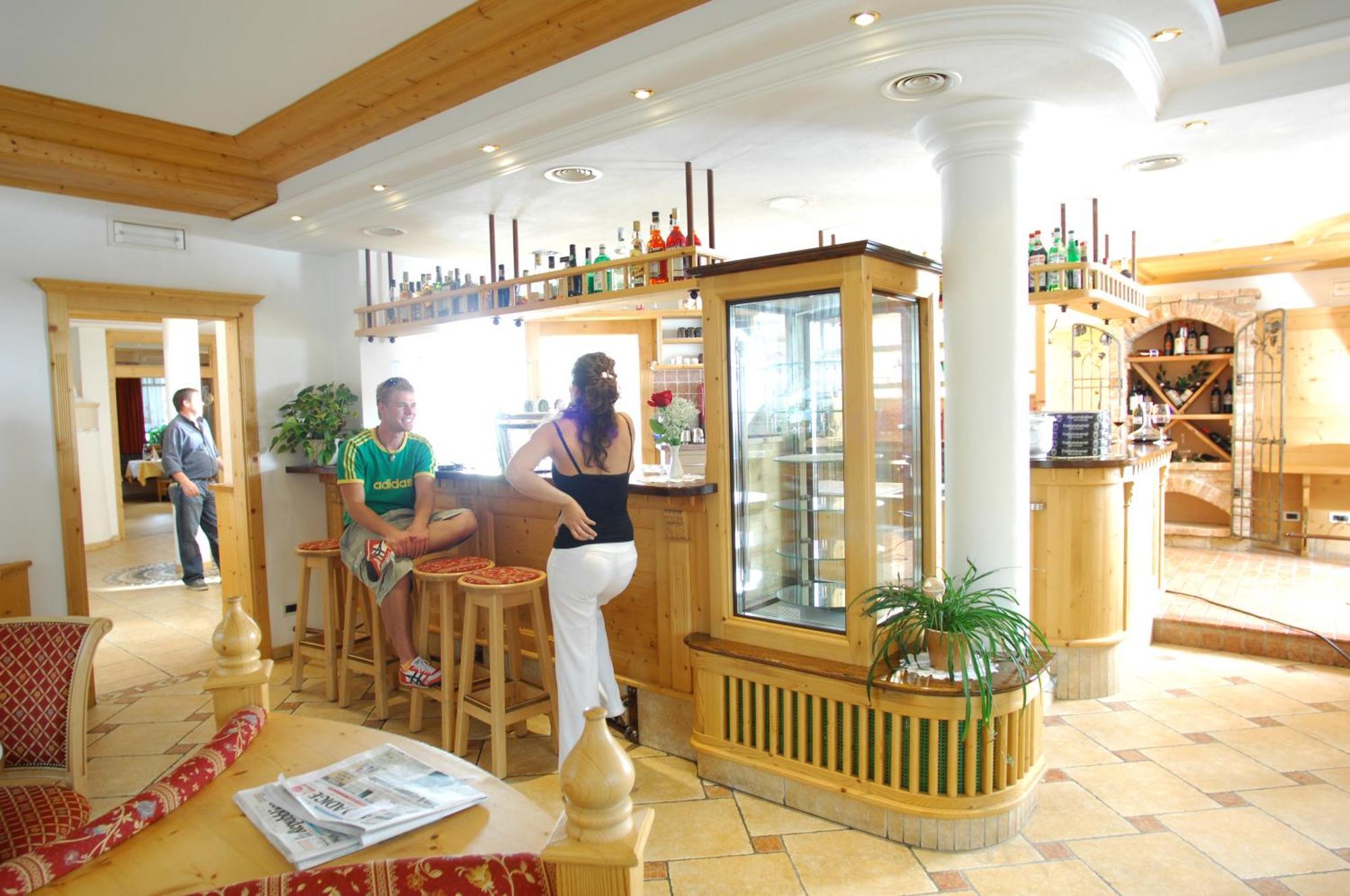 Hotel Falzares San Cassiano  Bagian luar foto