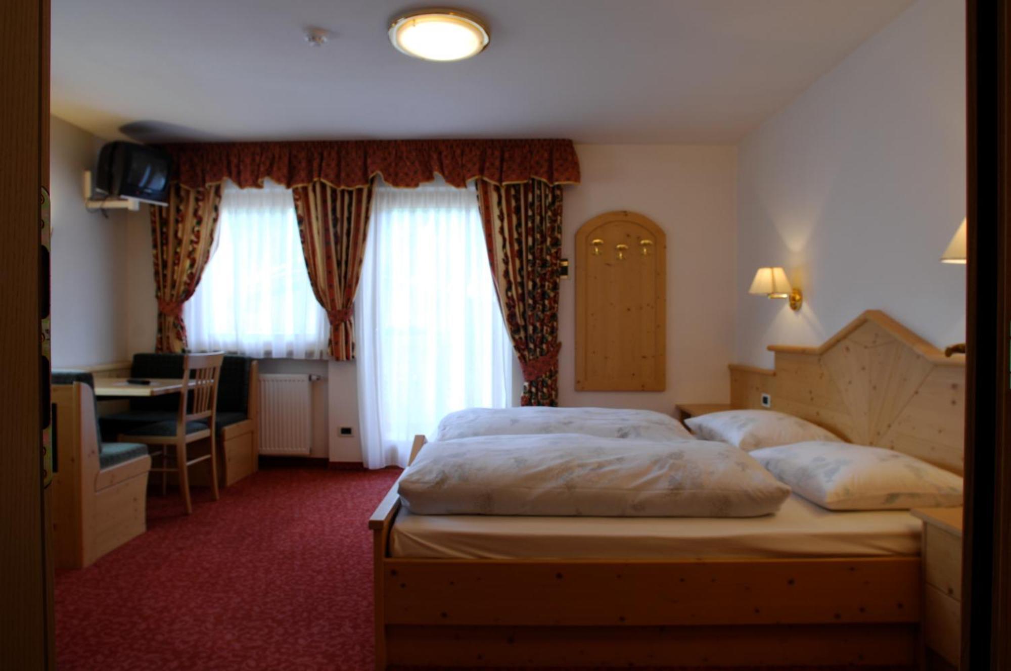 Hotel Falzares San Cassiano  Bagian luar foto