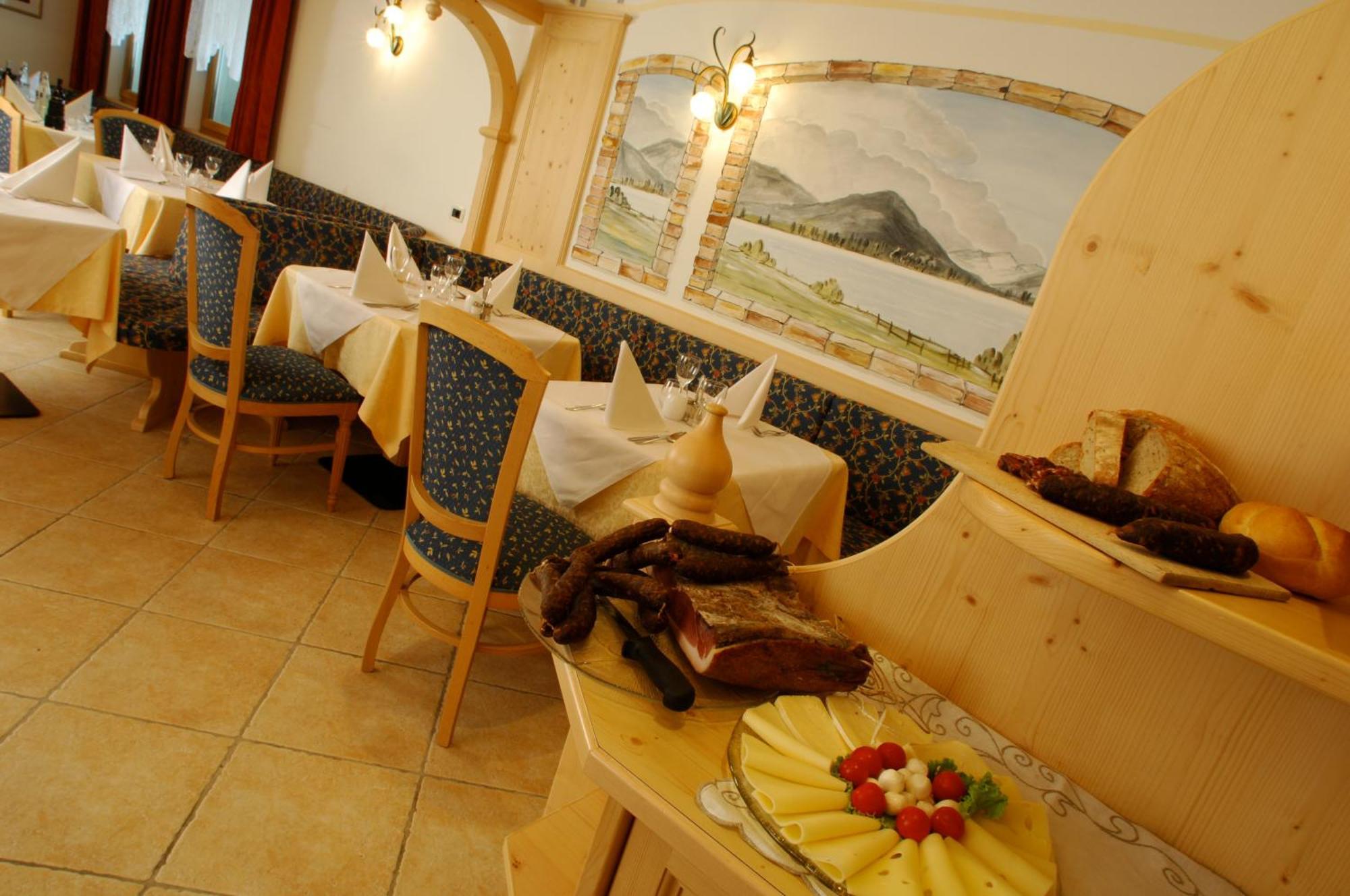 Hotel Falzares San Cassiano  Bagian luar foto