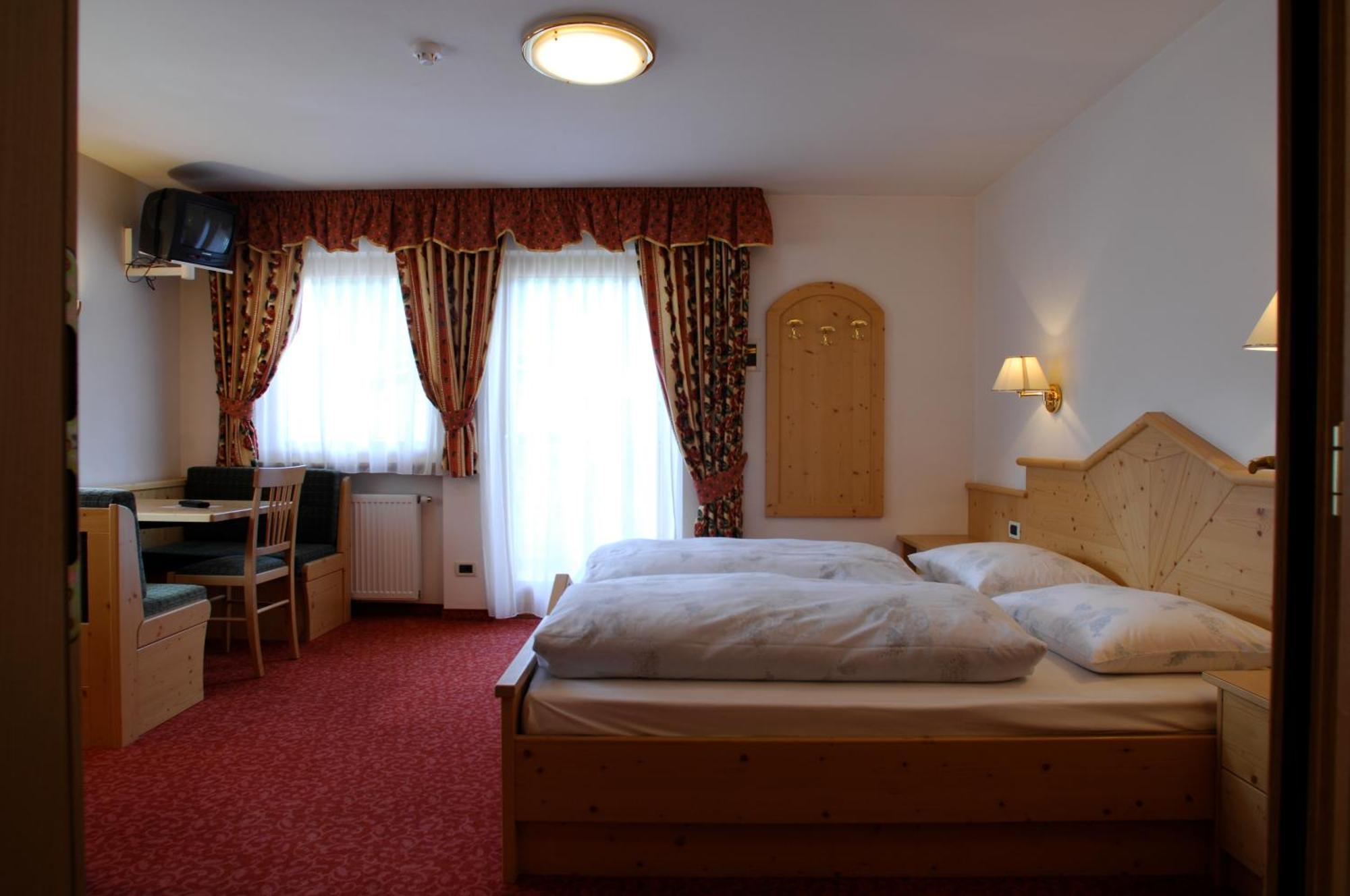 Hotel Falzares San Cassiano  Bagian luar foto