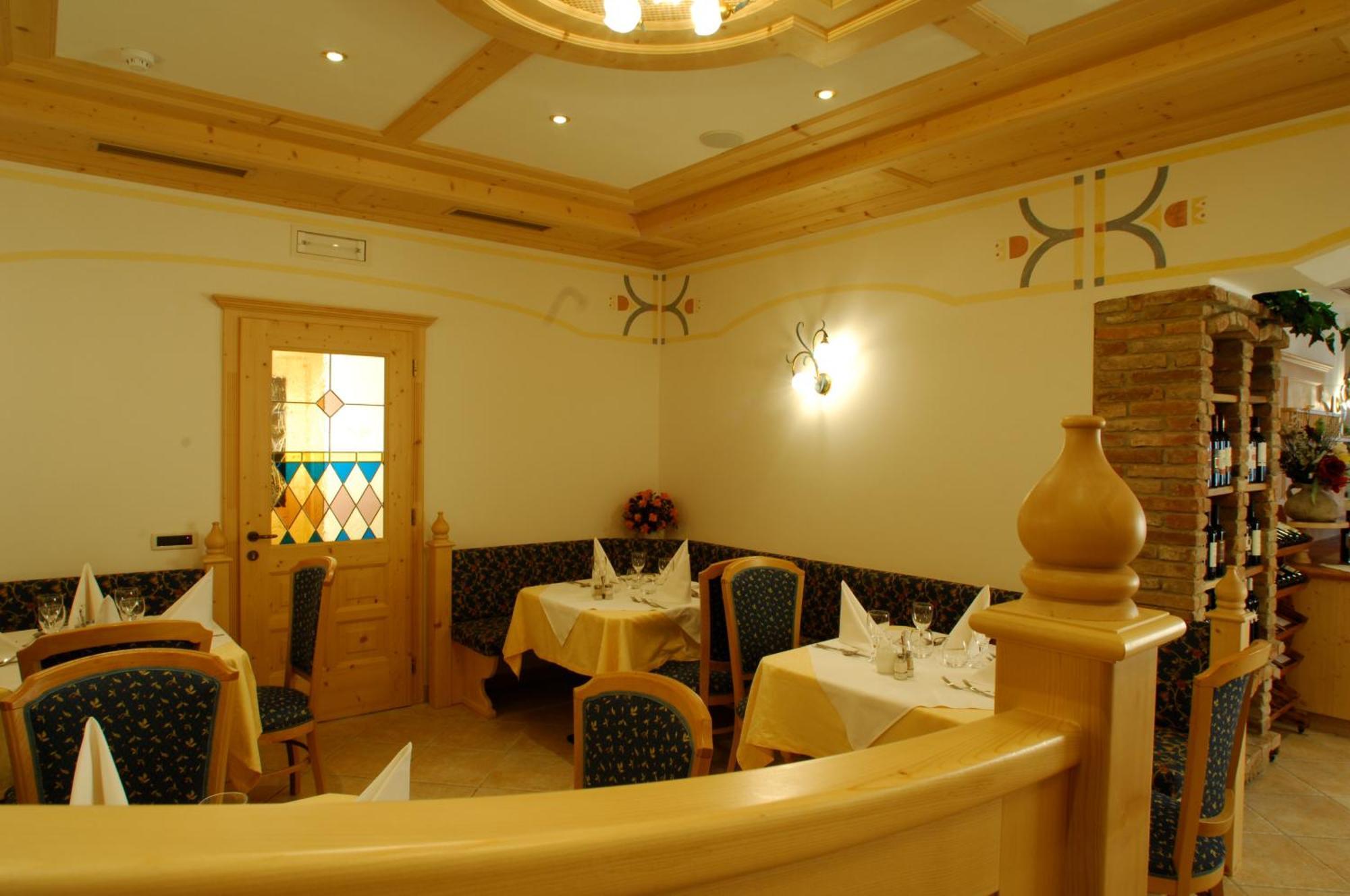 Hotel Falzares San Cassiano  Bagian luar foto
