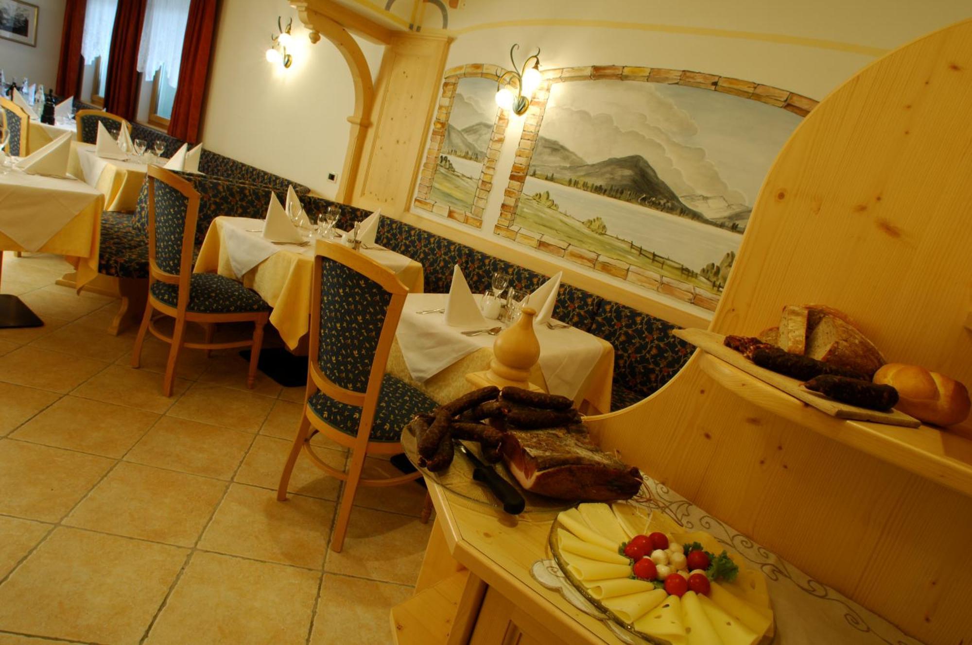 Hotel Falzares San Cassiano  Bagian luar foto