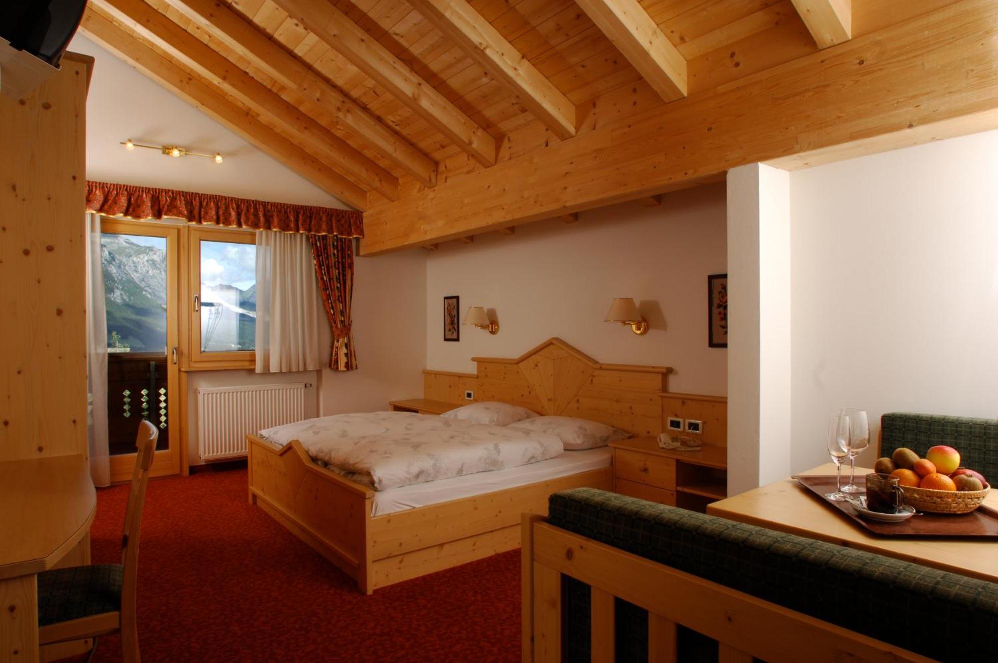 Hotel Falzares San Cassiano  Bagian luar foto
